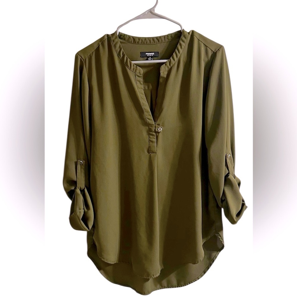 Premise Studio Women's Olive Green Tunic Style Blouse Rolled Sleeves V-Neck Sz M